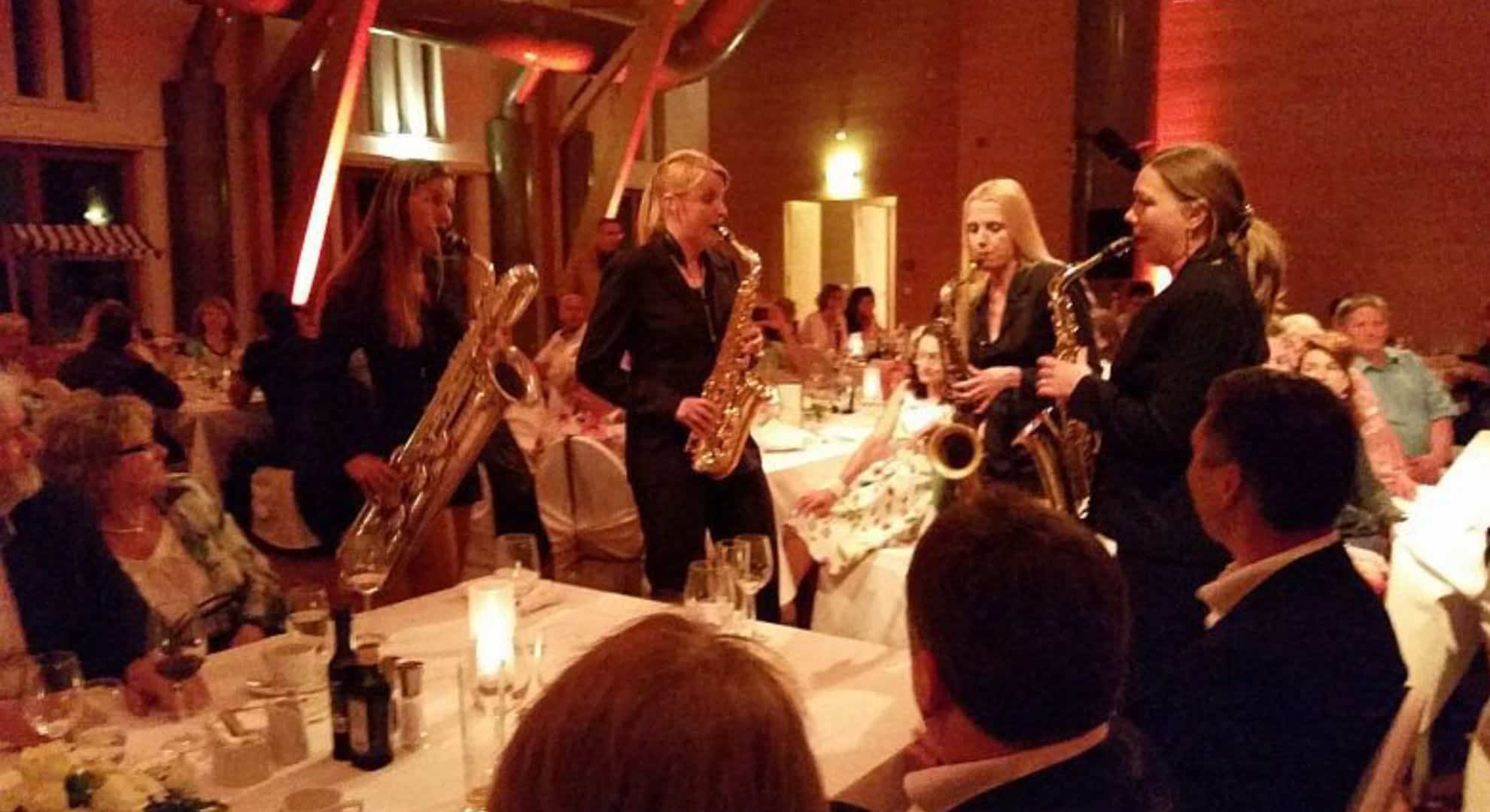 http://Abendveranstaltung%20First%20Ladies%20Firmenevent,%20Saxophonistin%20Ines%20Weber