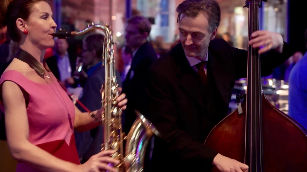 Walking Act Swingduo Saxophon Kontrabass