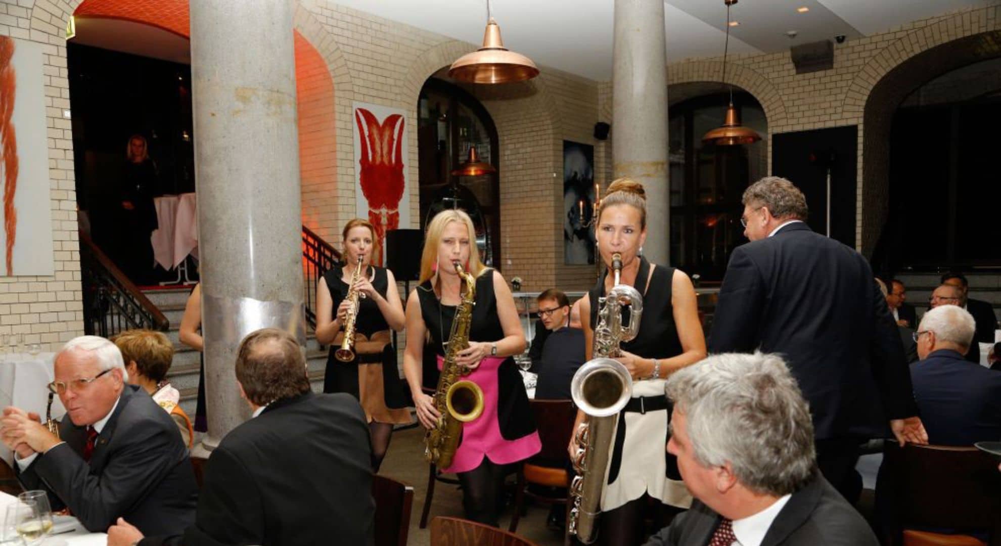 http://flanierende%20Frauen-Swing-Band%20für%20Firmenevents
