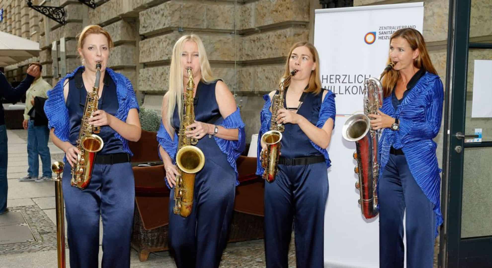 http://Firmenjubiläum%20Empfang%20der%20Gäste%20mit%20den%20First%20Ladies,%20Damenband%20Berlin