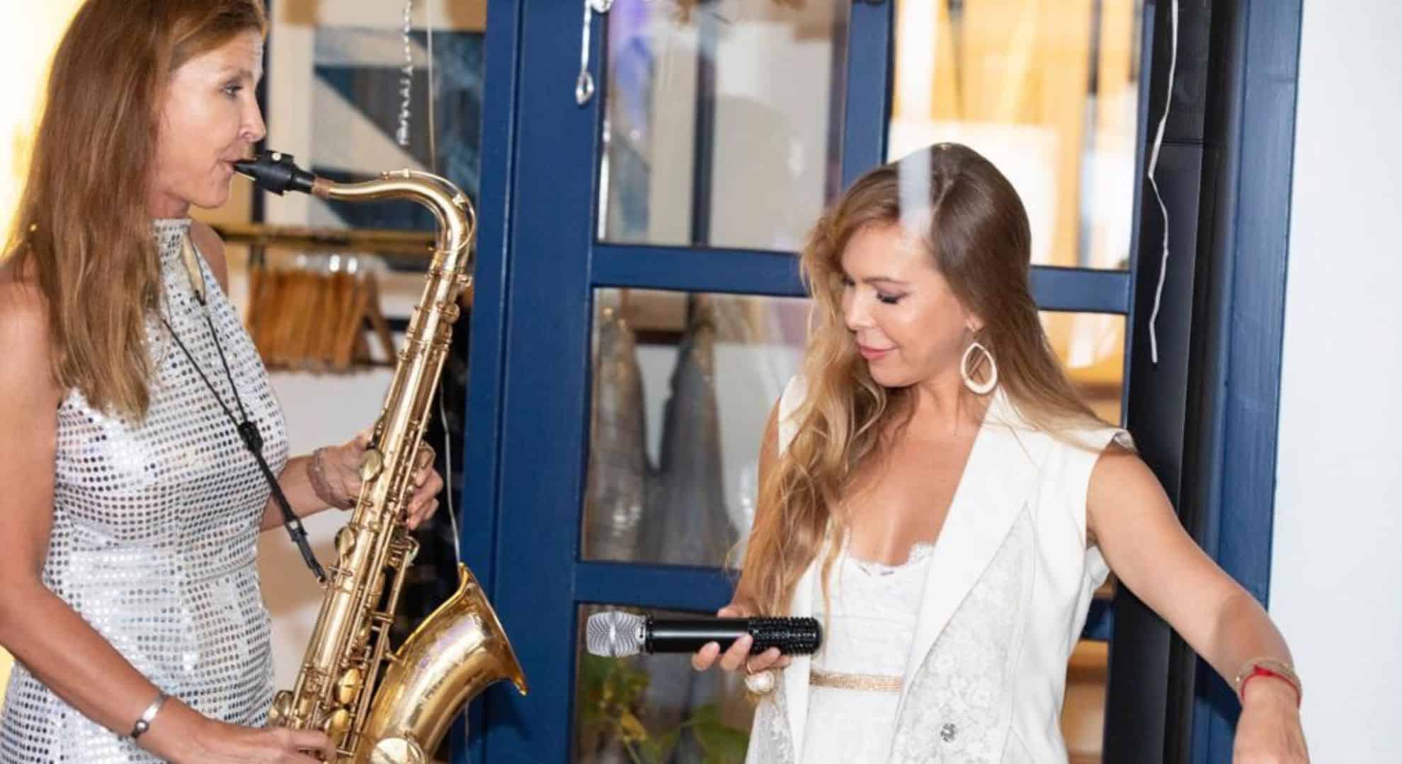 Ines Weber mit Sängerin Veronika Comtech, Abendevent