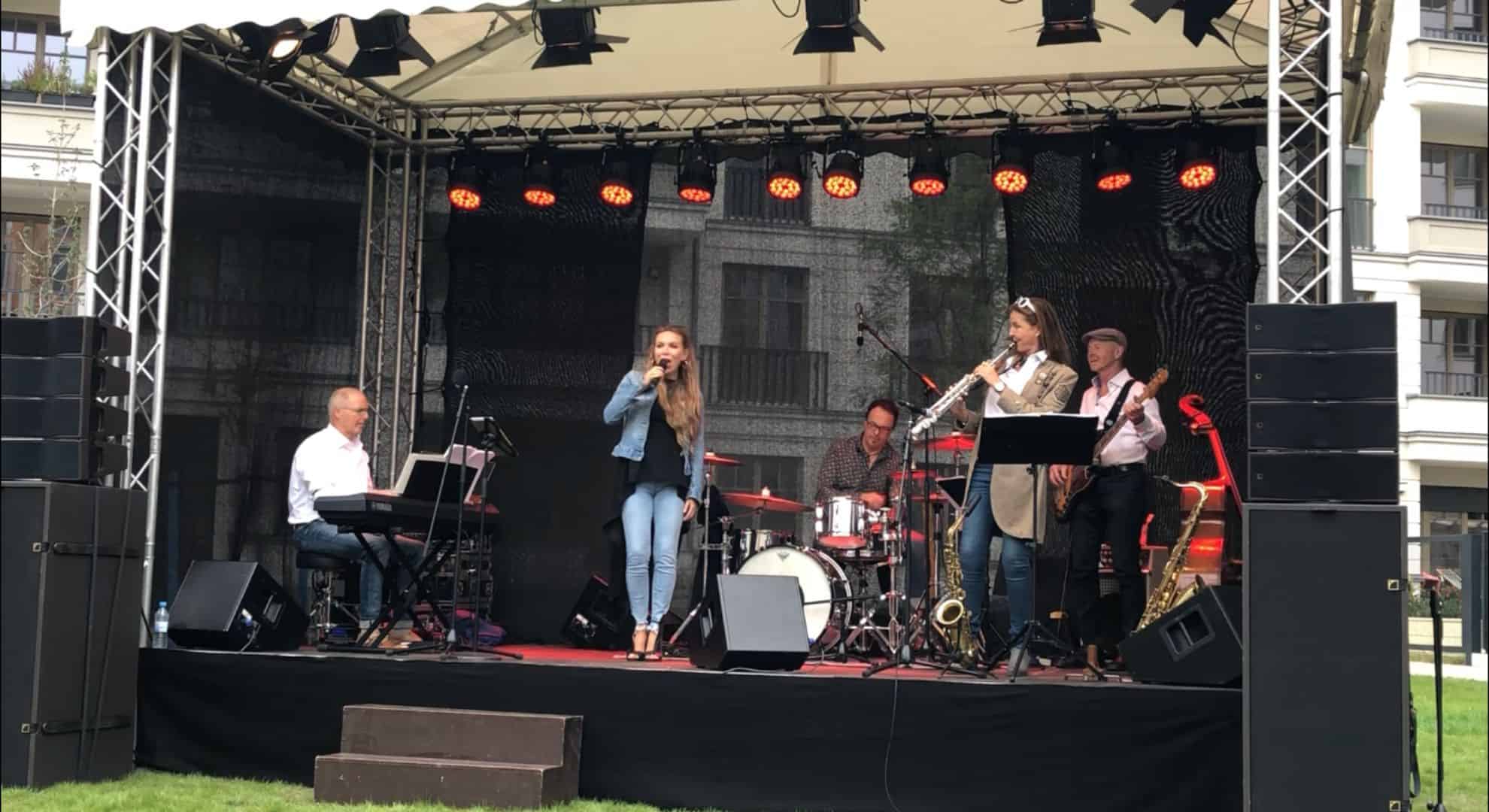 Parkfest mit Band BarWeaver Ines Weber, Mieterfest im Friedrichshain