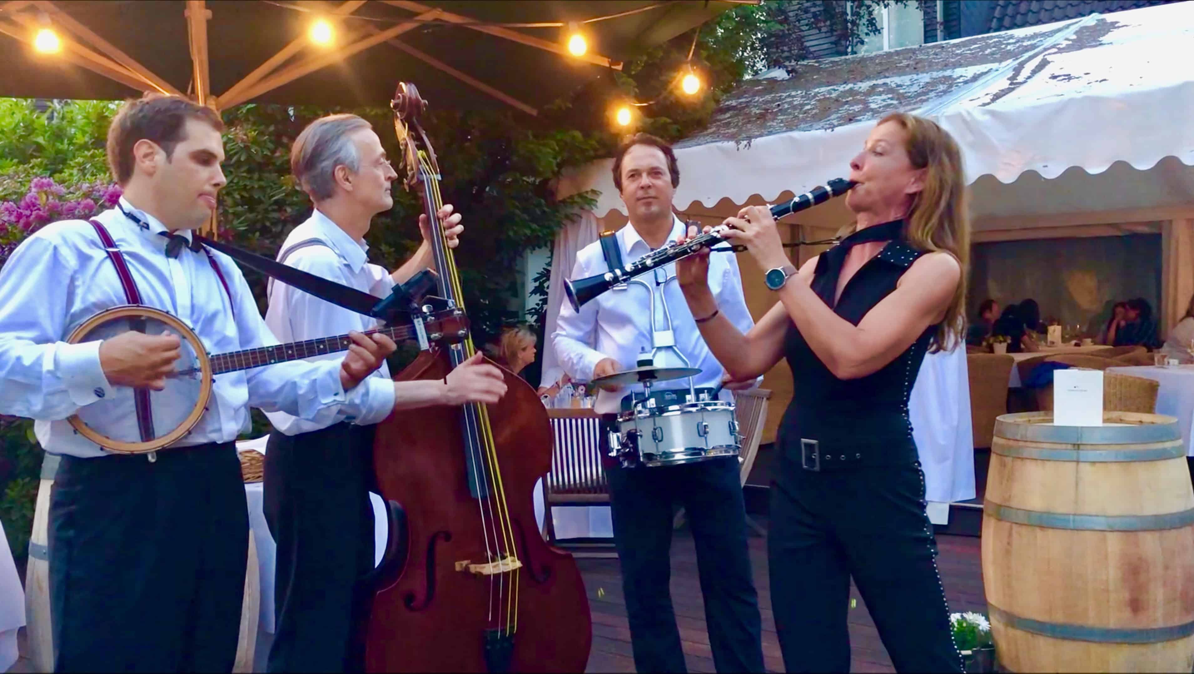 flanierende Swingband
